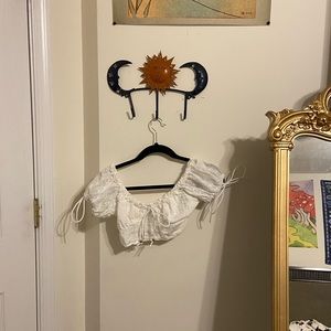 white puff sleeve crop top!